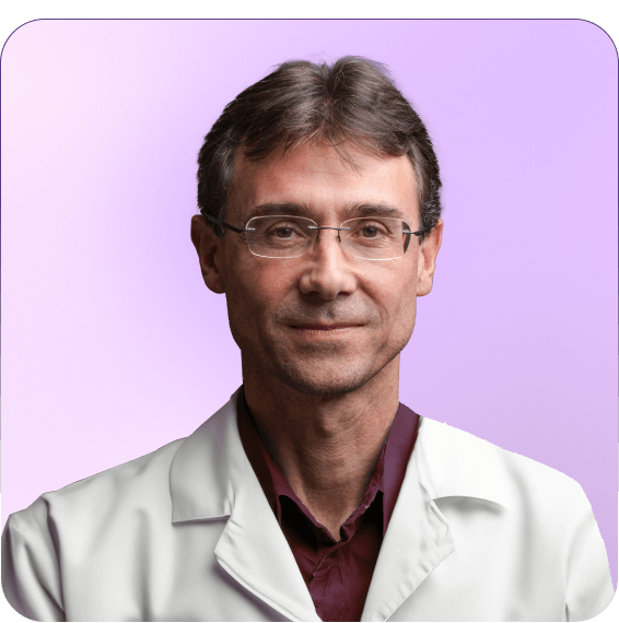 Philippe Sionneau en blouse blanche de médecine chinoise